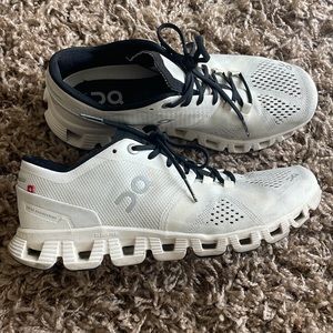 On Cloud X - Womens White and black sneaker